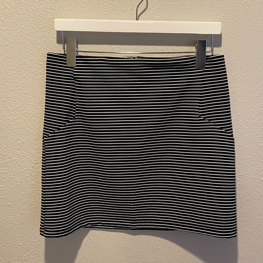 Top Shop Skirt black white stripes Miniskirt Back Zip Size 8 Holidays work‎